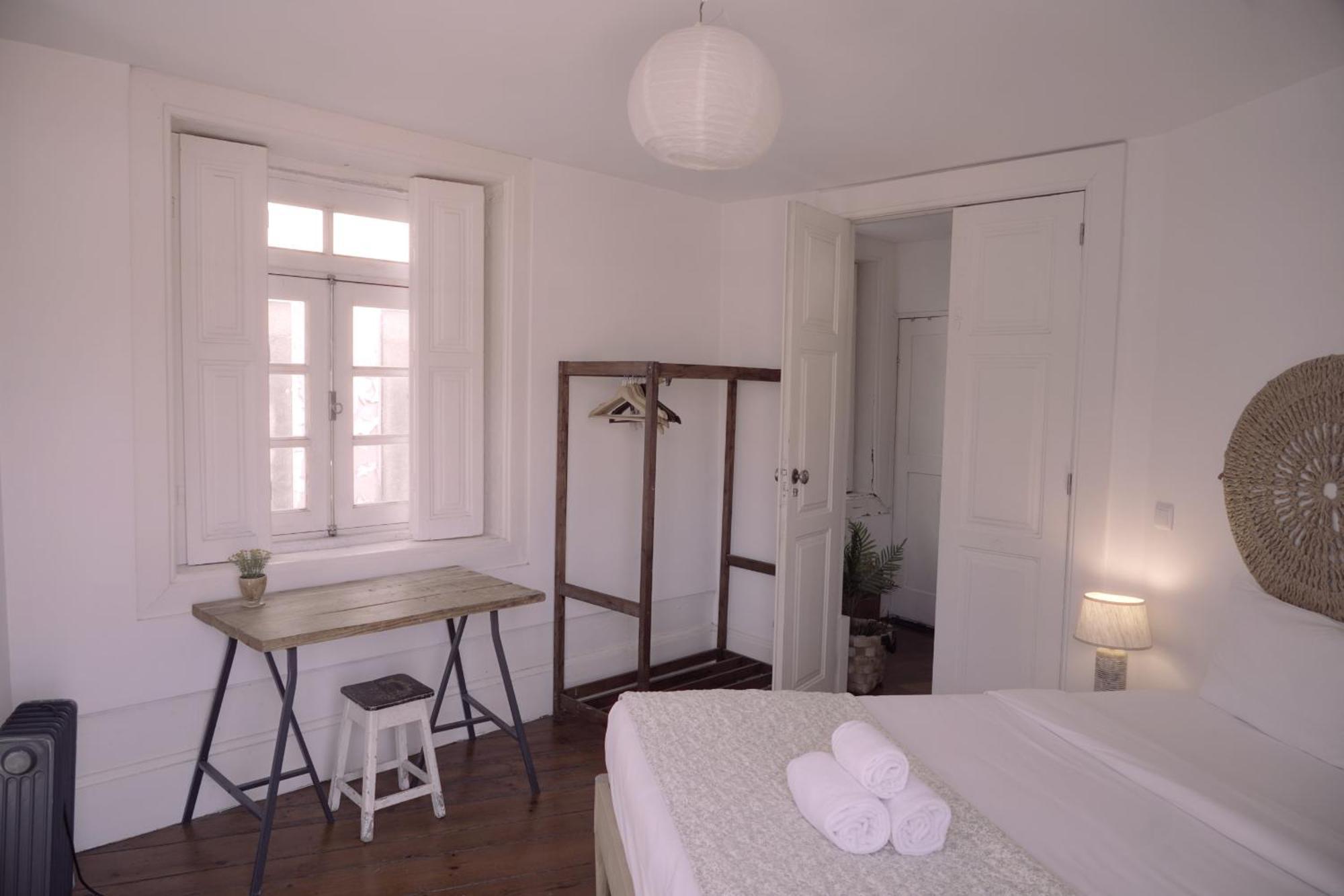 Light & Airy Historic Centre House With Balconies Oporto